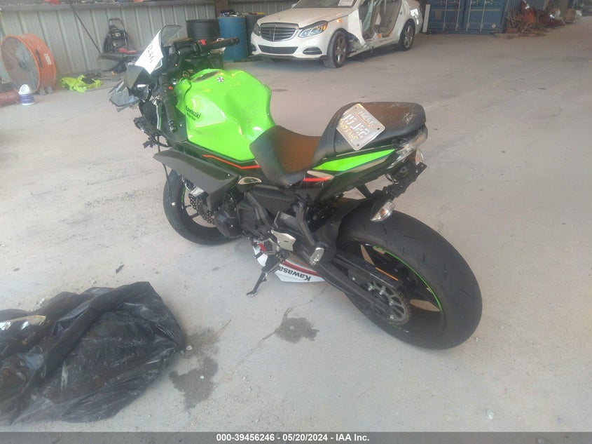 VIN ML5EXEM13NDA59106 2022 KAWASAKI EX650 M
