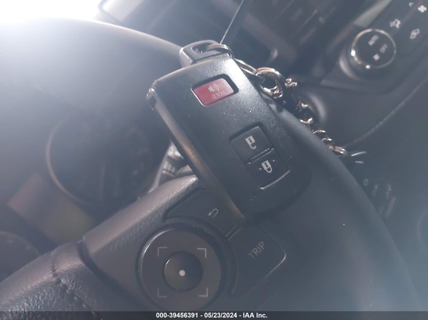 2018 TOYOTA RAV4 XLE - 2T3RFREVXJW857874