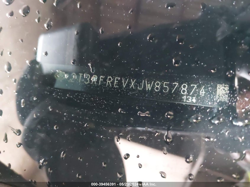 2018 TOYOTA RAV4 XLE - 2T3RFREVXJW857874