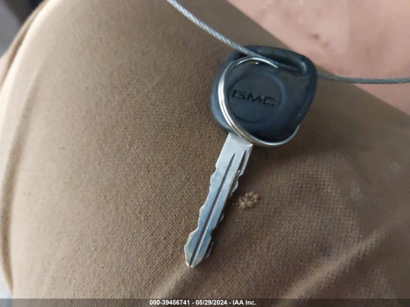 1999 GMC Sonoma Sls VIN: 1GTDT19X9X8526590 Lot: 39456741