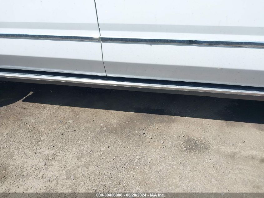 2020 GMC Yukon Xl 4Wd Denali VIN: 1GKS2HKJ7LR272573 Lot: 39456908