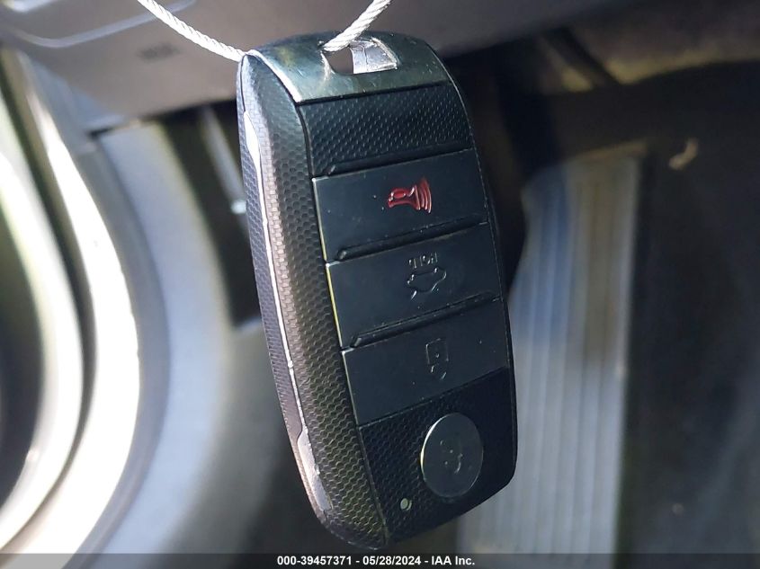 2020 Kia Optima S VIN: 5XXGT4L3XLG395178 Lot: 39457371