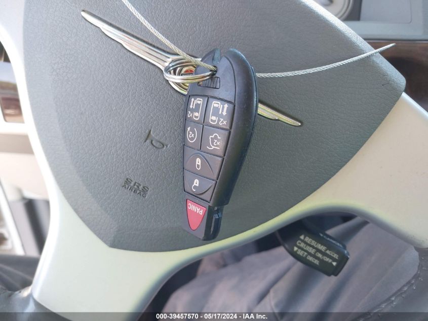 2009 Chrysler Town & Country Touring VIN: 2A8HR541X9R665749 Lot: 39457570