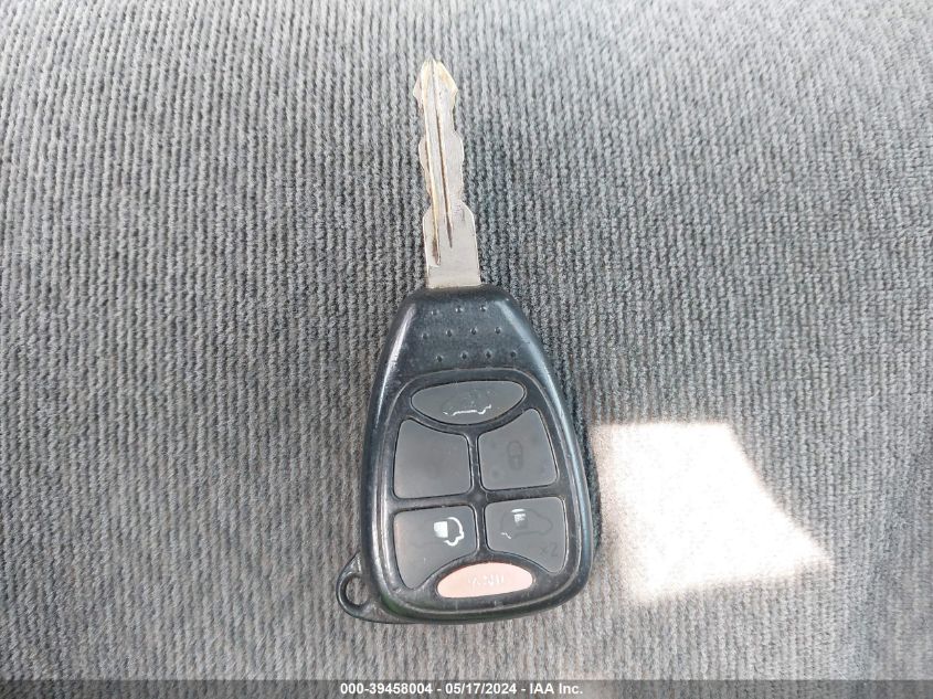 2005 Chrysler Town & Country Touring VIN: 2C4GP54LX5R490925 Lot: 39458004