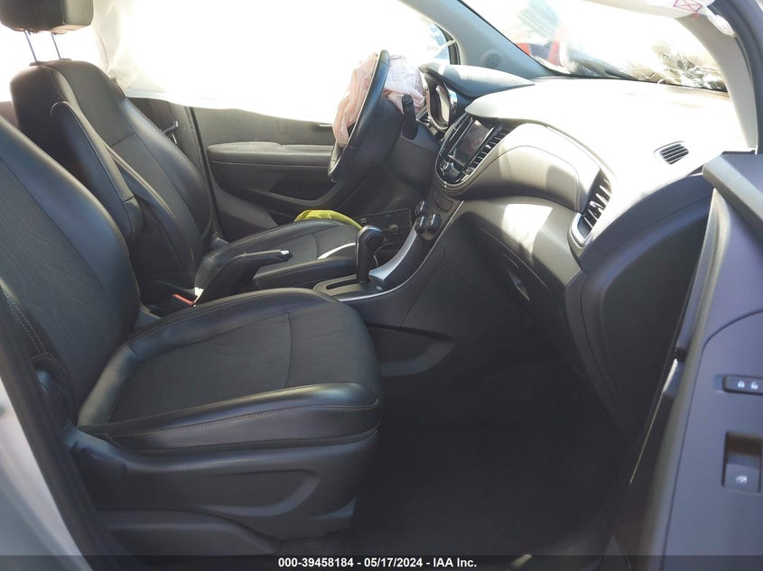 VIN KL7CJPSB3JB673840 2018 CHEVROLET TRAX LT
