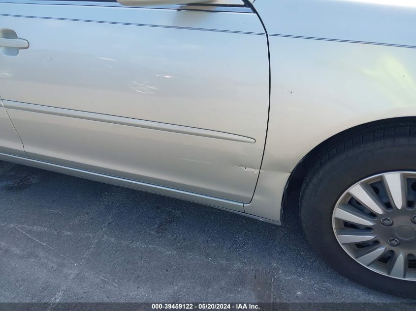 2004 Toyota Camry Le VIN: JTDBE32K440271658 Lot: 39459122