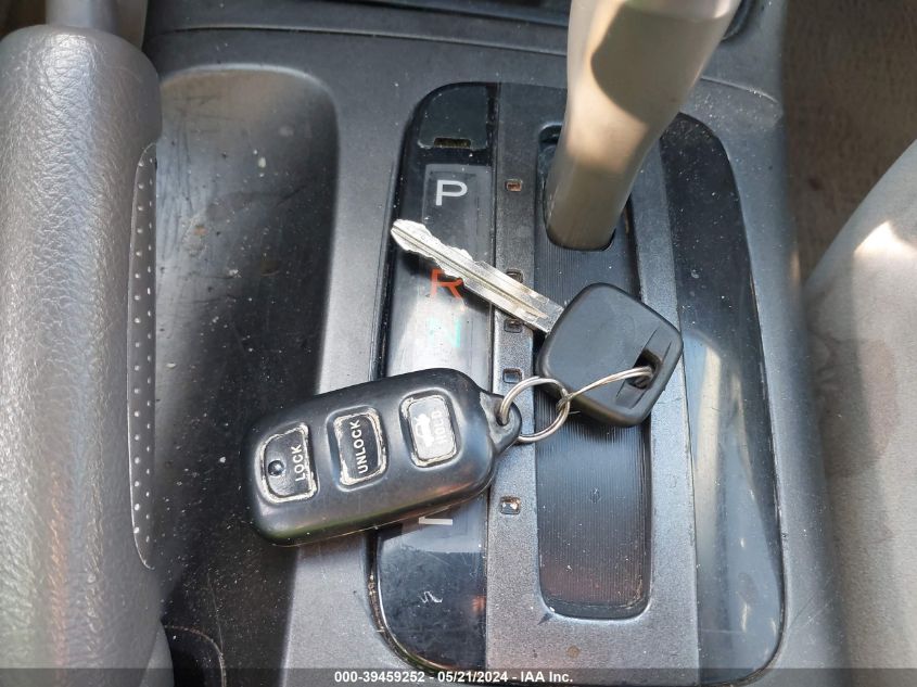 2004 Toyota Camry Le VIN: 4T1BE32K24U869557 Lot: 39459252