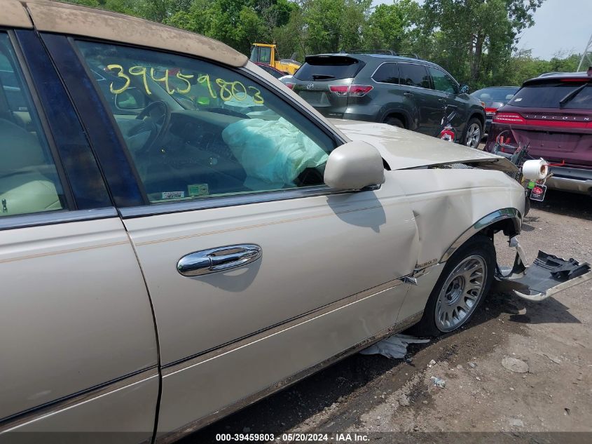 2000 Lincoln Town Car Cartier VIN: 1LNHM83W3YY824461 Lot: 39459803