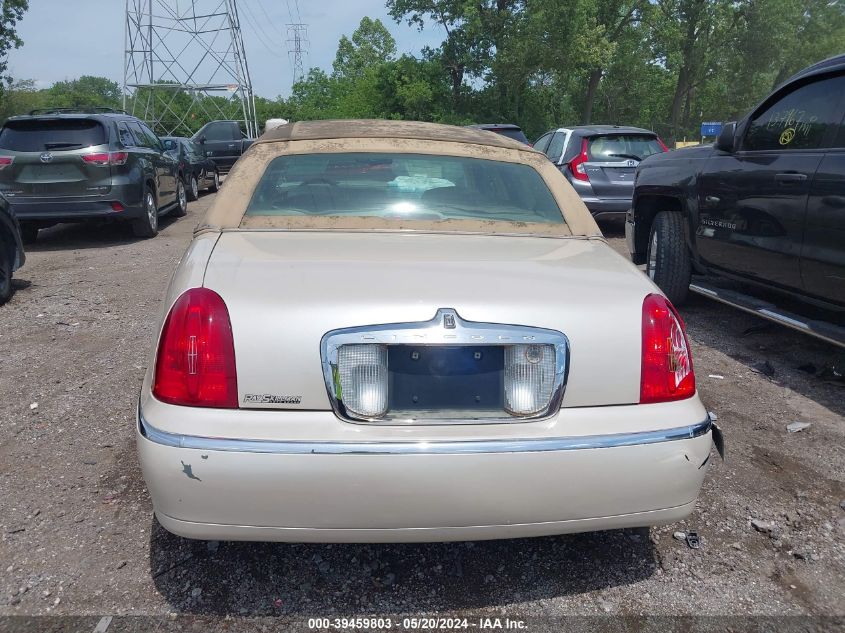 2000 Lincoln Town Car Cartier VIN: 1LNHM83W3YY824461 Lot: 39459803