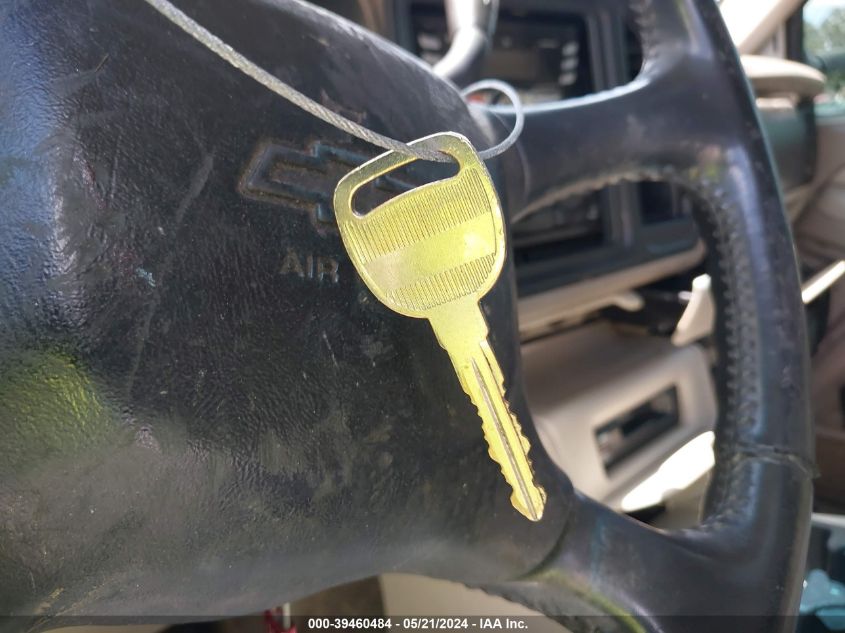 2002 Chevrolet Tahoe C1500 VIN: 1GNEC13Z729216236 Lot: 39460484