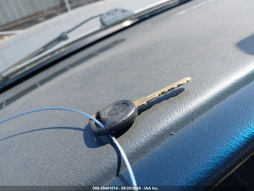 2001 Chevrolet Silverado 1500 VIN: 1GCEC14W61Z153917 Lot: 39461614