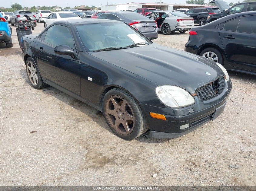 2000 Mercedes-Benz Slk 230 Kompressor VIN: WDBKK47F5YF165991 Lot: 39462283