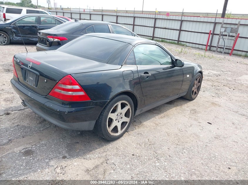2000 Mercedes-Benz Slk 230 Kompressor VIN: WDBKK47F5YF165991 Lot: 39462283