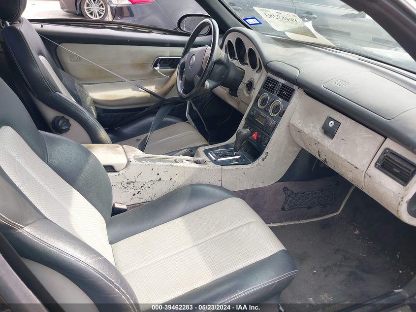 2000 Mercedes-Benz Slk 230 Kompressor VIN: WDBKK47F5YF165991 Lot: 39462283