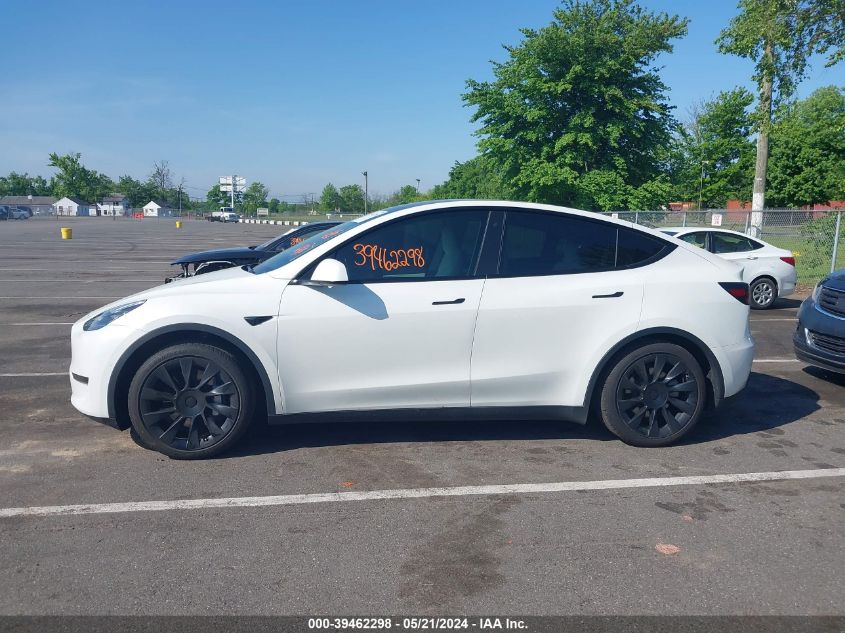 2022 Tesla Model Y Long Range Dual Motor All-Wheel Drive VIN: 7SAYGDEE0NF355515 Lot: 39462298