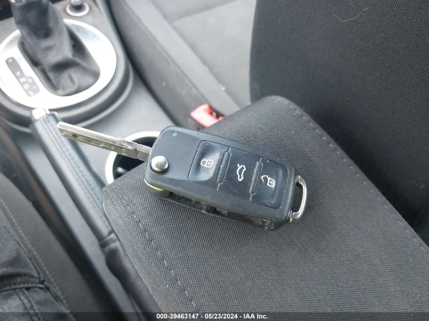 2016 Volkswagen Beetle 1.8T S VIN: 3VWF17AT1GM629506 Lot: 39463147