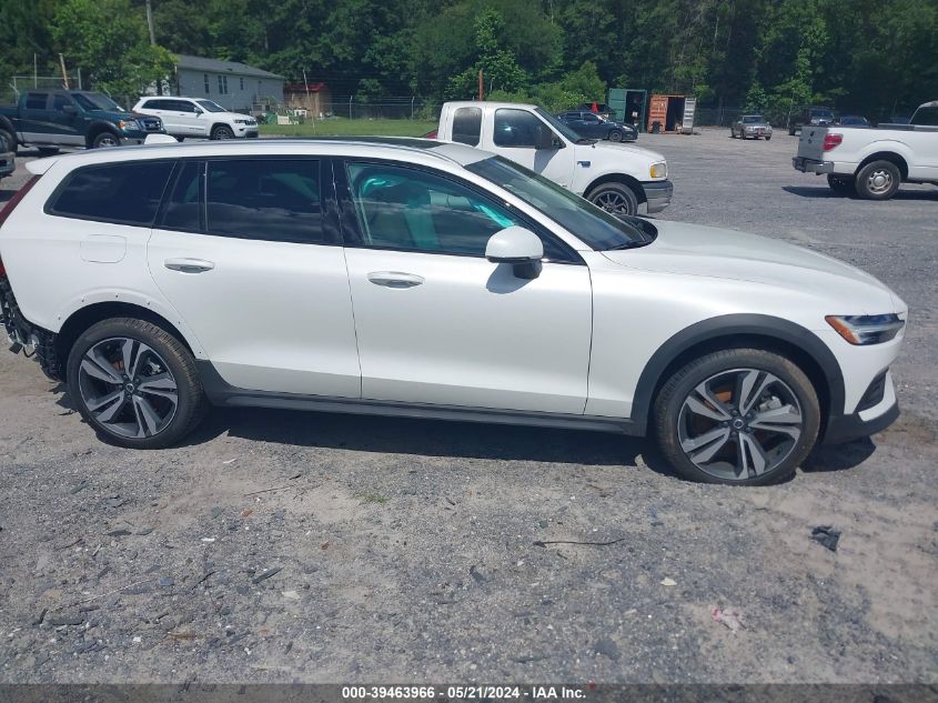 2023 Volvo V60 Cross Country B5 Plus VIN: YV4L12WYXP2112545 Lot: 39463966