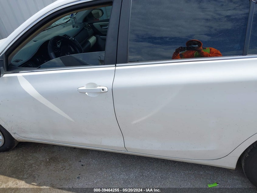 2016 Toyota Camry Le VIN: 4T1BF1FK1GU540929 Lot: 39464255