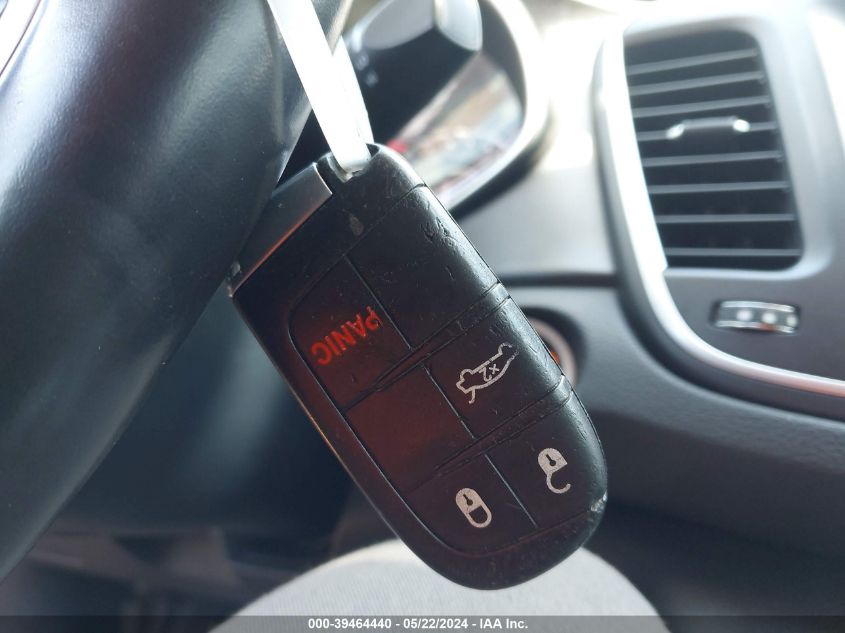 2015 Chrysler 200 Limited VIN: 1C3CCCAB9FN695648 Lot: 39464440