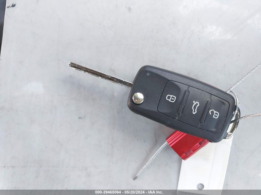 2016 Volkswagen Passat 1.8T S VIN: 1VWAT7A39GC052987 Lot: 39465064