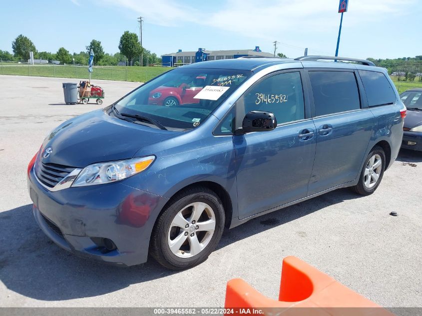 5TDKZ3DC7HS889330 2017 TOYOTA SIENNA - Image 2