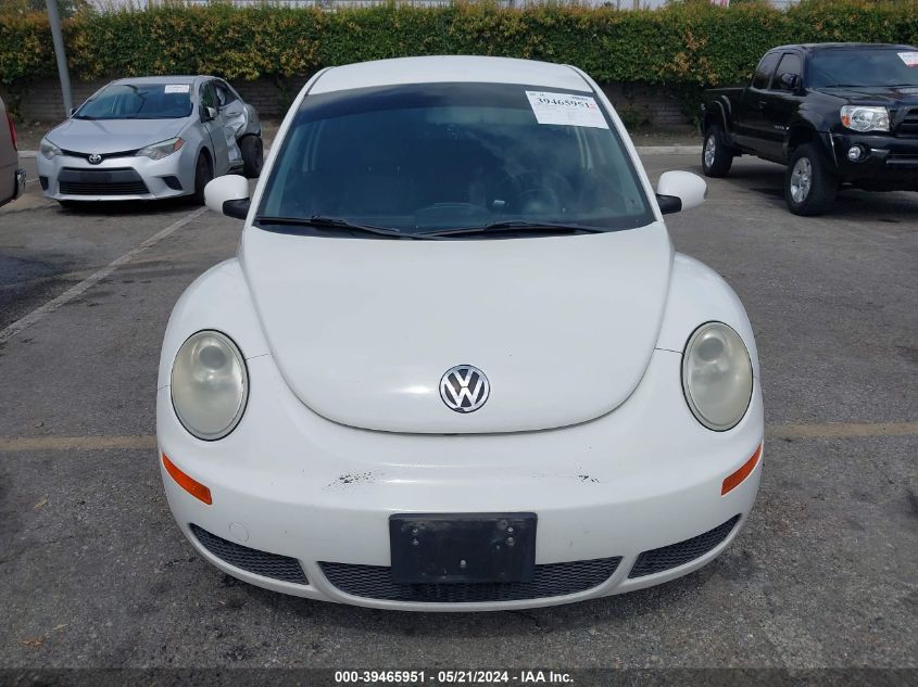 2010 Volkswagen New Beetle 2.5L VIN: 3VWPG3AG2AM016042 Lot: 39465951