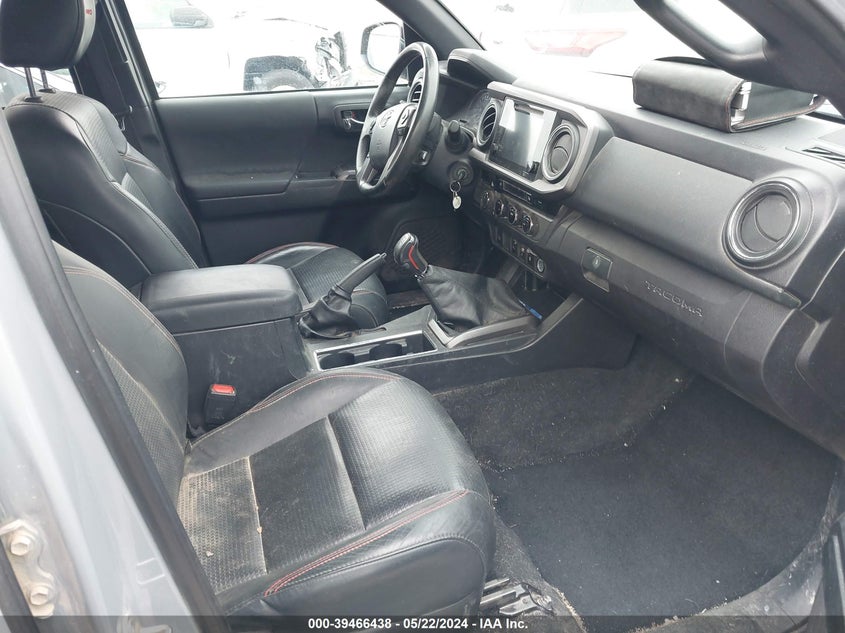 2017 TOYOTA TACOMA DBL CAB/SR/TRDSPT/OR/PRO - 5TFCZ5AN6HX111889