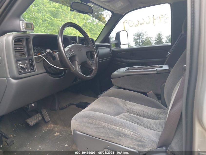 2005 Chevrolet Silverado 3500 Ls VIN: 1GCJC33245F952949 Lot: 39466609