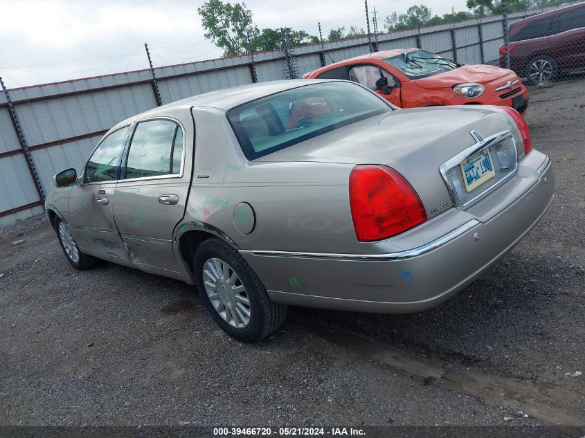 2003 Lincoln Town Car Signature VIN: 1LNHM82W03Y615768 Lot: 39466720