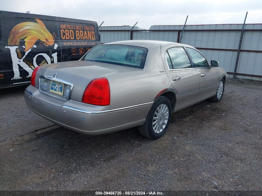 2003 Lincoln Town Car Signature VIN: 1LNHM82W03Y615768 Lot: 39466720