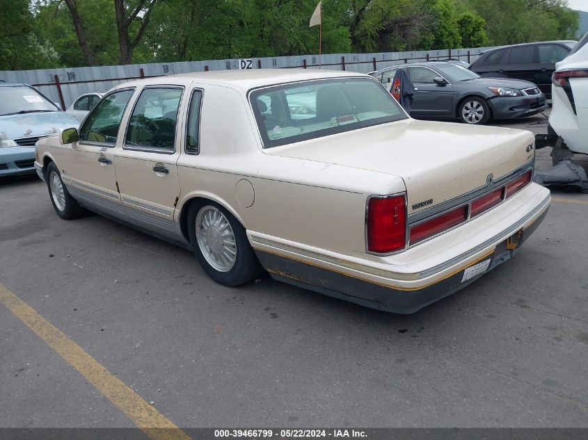 1995 Lincoln Town Car Signature/Spinnaker VIN: 1LNLM82W5SY705099 Lot: 39466799