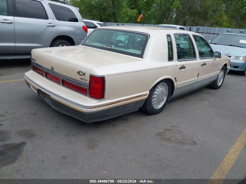 1995 Lincoln Town Car Signature/Spinnaker VIN: 1LNLM82W5SY705099 Lot: 39466799