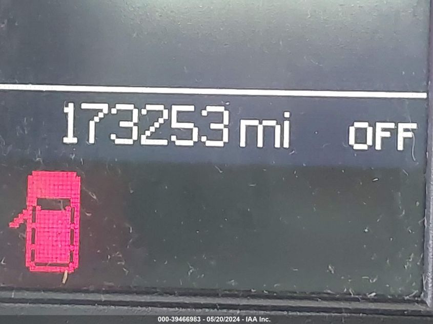 2011 Chrysler Town & Country Touring-L VIN: 2A4RR8DG4BR758302 Lot: 39466983