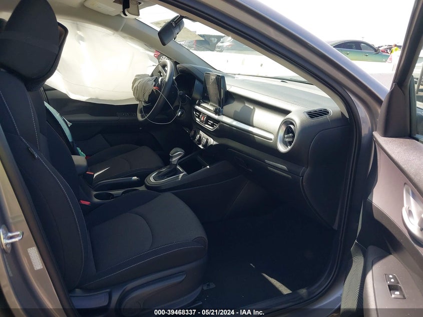 VIN 3KPF24AD6PE683160 2023 KIA FORTE LXS