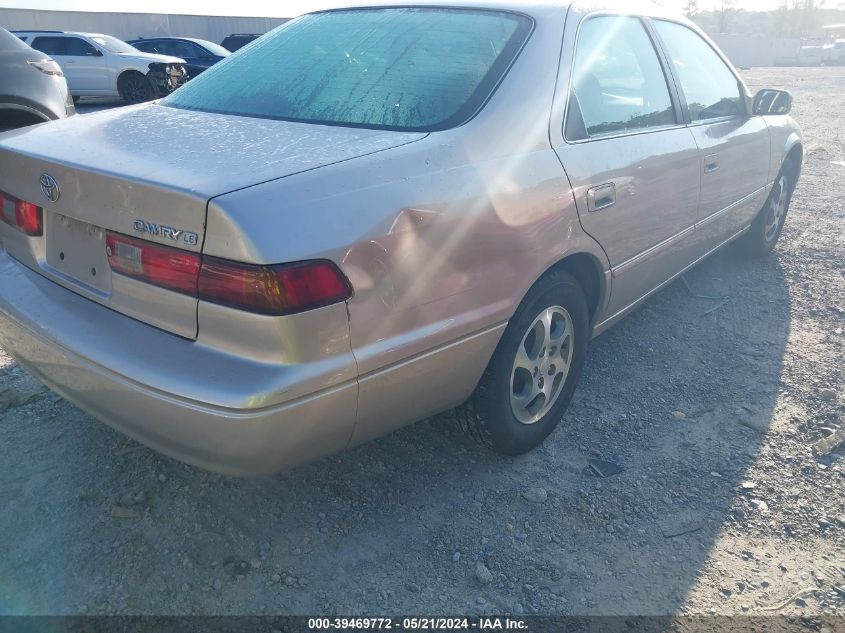 1999 Toyota Camry Le VIN: 4T1BG22K2XU878011 Lot: 39469772