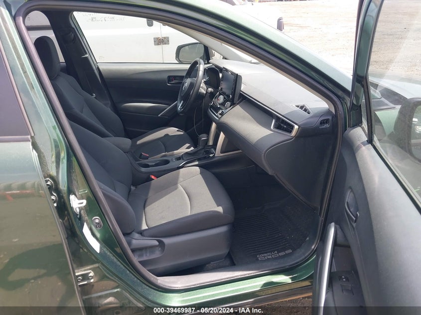2022 Toyota Corolla Cross Le VIN: 7MUBAABG3NV038404 Lot: 39469987