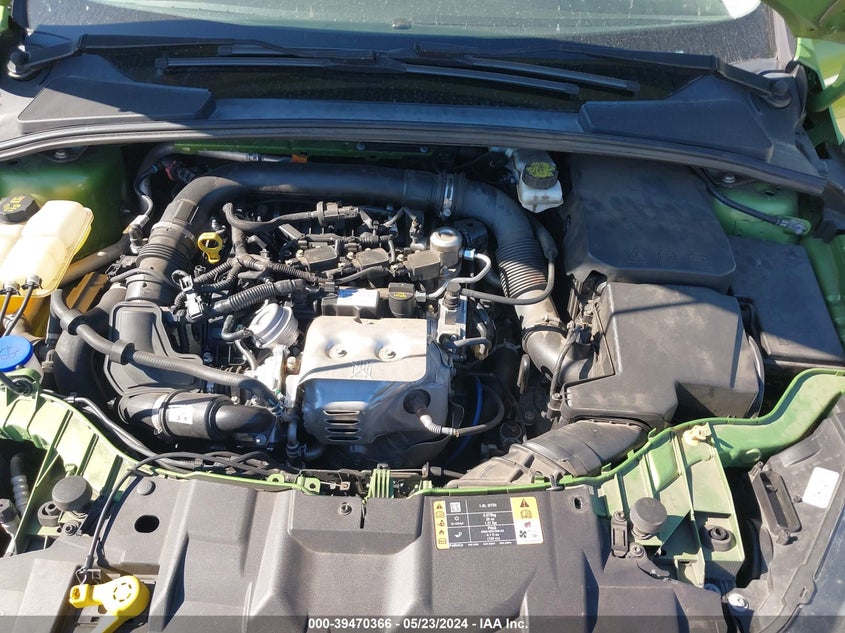 VIN 1FADP3FE0JL275472 2018 FORD FOCUS SE