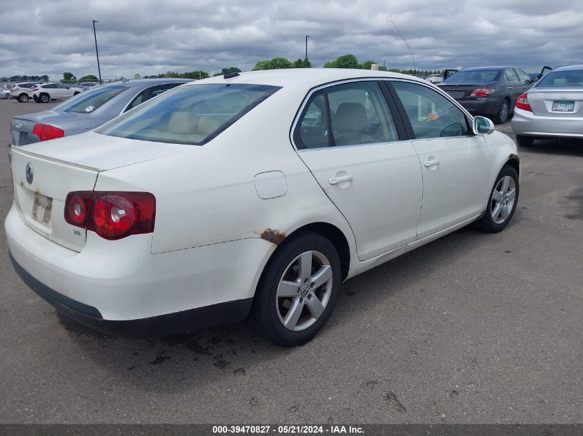 2008 Volkswagen Jetta Se/Sel VIN: 3VWRM71K58M142645 Lot: 39470827