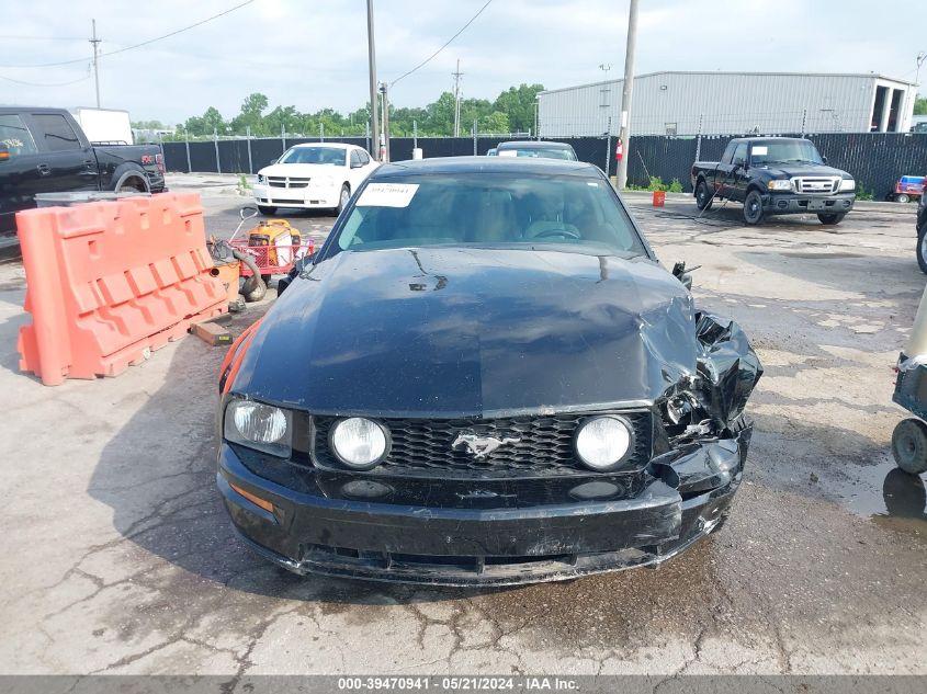 2005 Ford Mustang Gt Deluxe/Gt Premium VIN: 1ZVFT82H255177398 Lot: 39470941