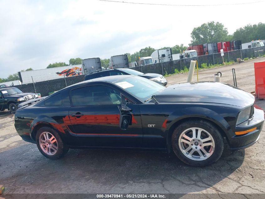 2005 Ford Mustang Gt Deluxe/Gt Premium VIN: 1ZVFT82H255177398 Lot: 39470941