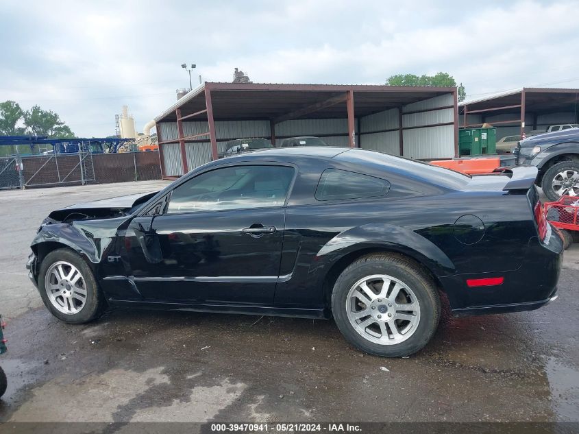 2005 Ford Mustang Gt Deluxe/Gt Premium VIN: 1ZVFT82H255177398 Lot: 39470941