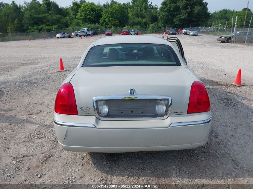 2007 Lincoln Town Car Signature VIN: 1LNHM81W87Y631742 Lot: 39470983