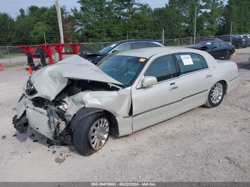 2007 Lincoln Town Car Signature VIN: 1LNHM81W87Y631742 Lot: 39470983