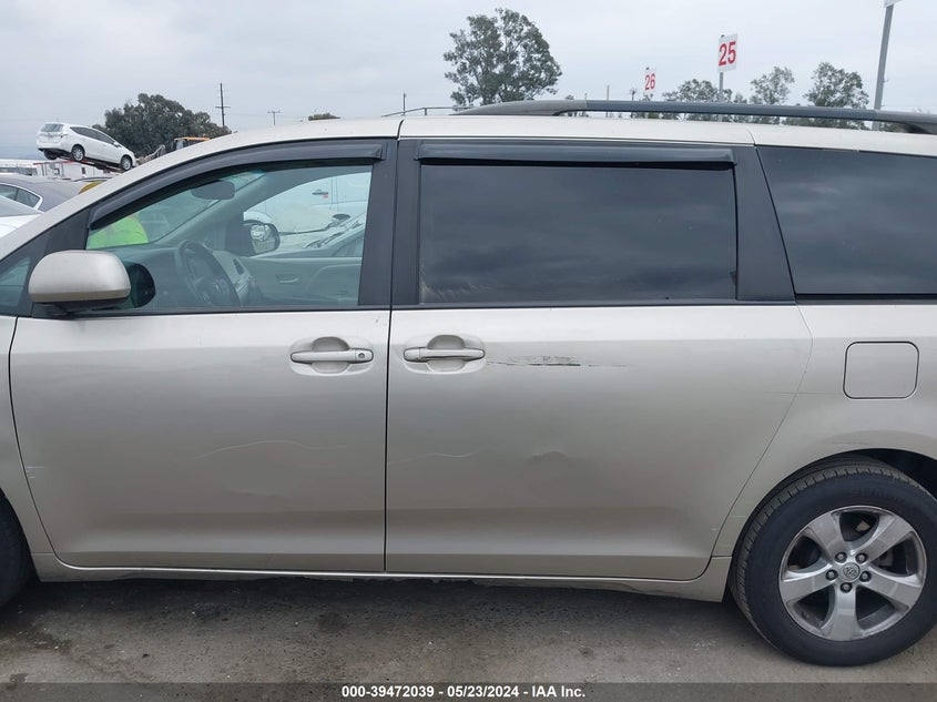 2017 Toyota Sienna Le 8 Passenger VIN: 5TDKZ3DC5HS829689 Lot: 39472039
