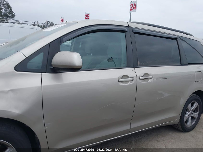 2017 Toyota Sienna Le 8 Passenger VIN: 5TDKZ3DC5HS829689 Lot: 39472039