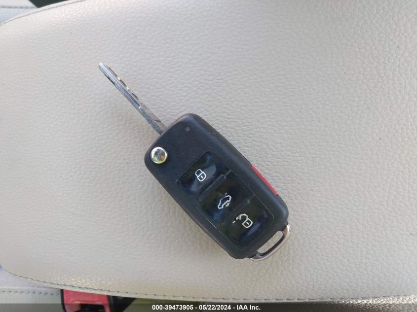 2011 Volkswagen Eos Komfort VIN: WVWBW7AH6BV004404 Lot: 39473905