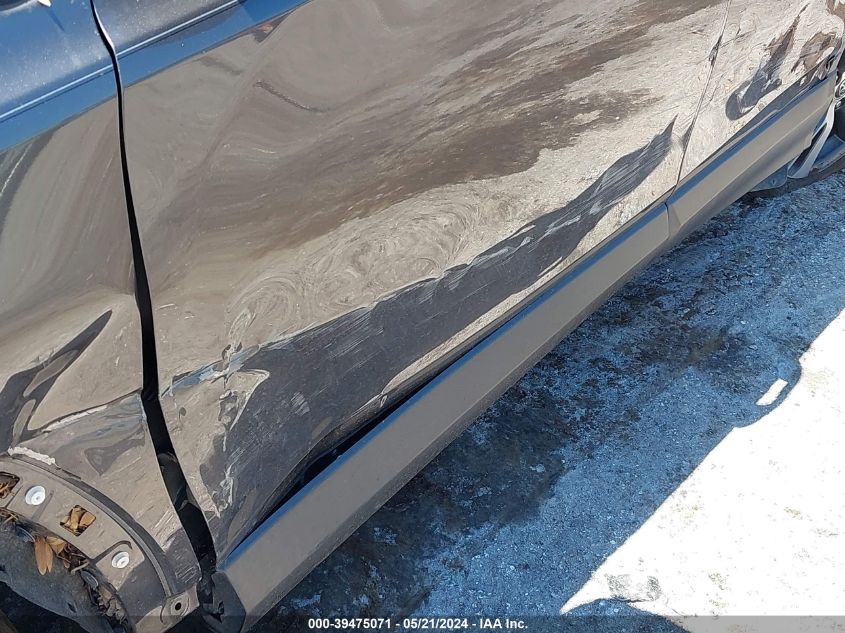 2018 TOYOTA RAV4 XLE - JTMWFREV7JJ743624