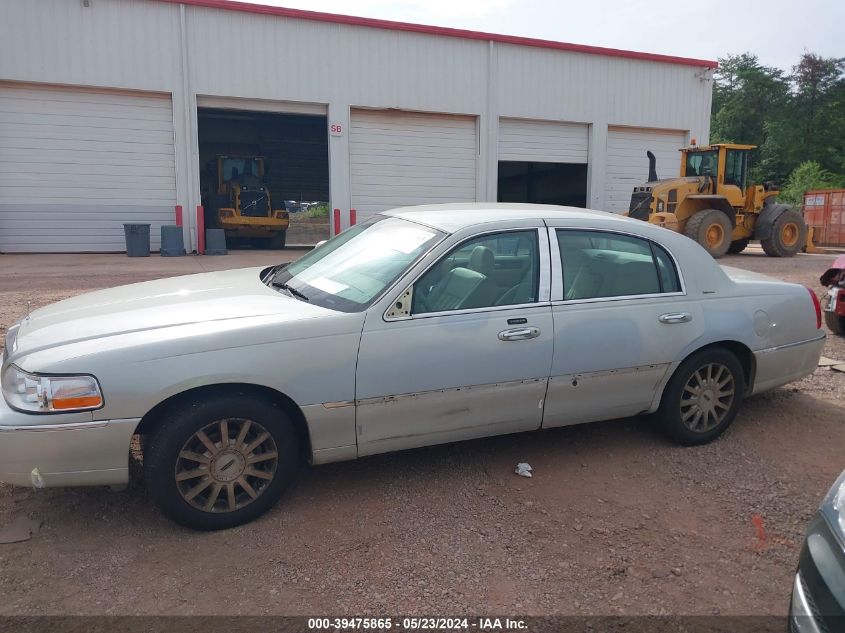 2007 Lincoln Town Car Signature VIN: 1LNHM81V17Y621142 Lot: 39475865