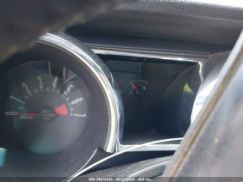 2005 Ford Mustang V6 Deluxe/V6 Premium VIN: 1ZVFT80N955174796 Lot: 39476353