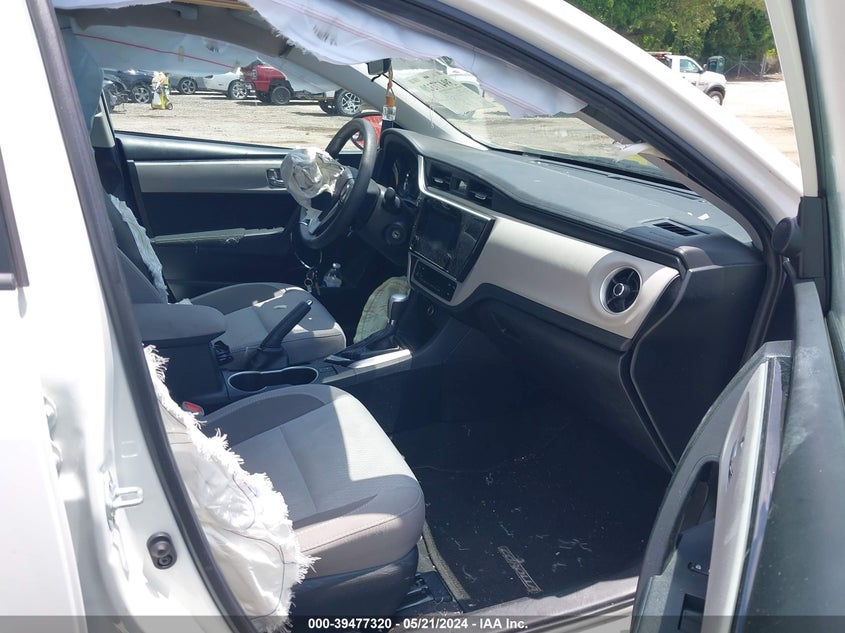 VIN 2T1BURHE0JC043648 2018 TOYOTA COROLLA LE